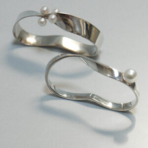 Double finger ring with pearls
