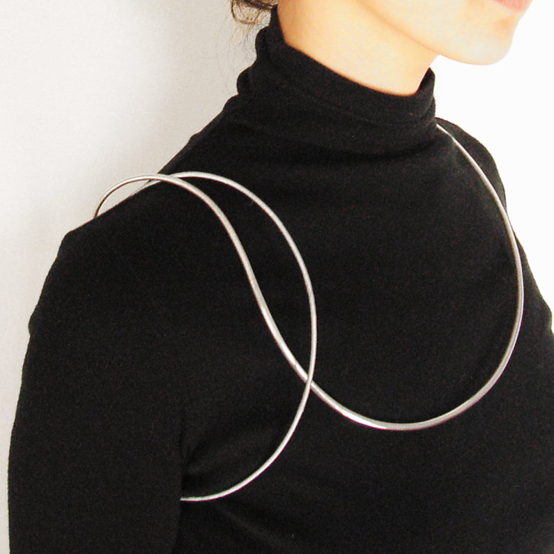 Neckpiece with shoulder hooked ring by Yuki Kamiya