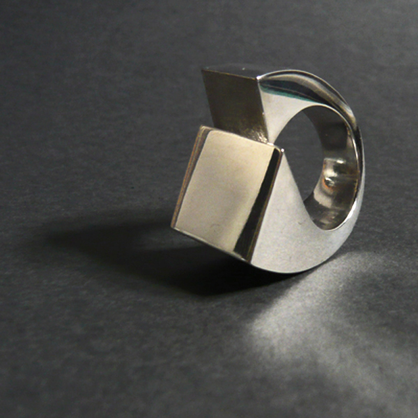 Silver ring – due quadri