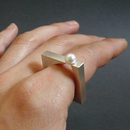 squared ring with pearl